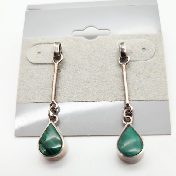 Elegant Blue Teardrop Earrings - Picture 3 of 3